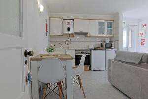 Η κουζίνα ή μικρή κουζίνα στο Maria's House