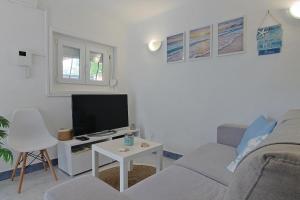 Μια τηλεόραση ή/και κέντρο ψυχαγωγίας στο Maria's House