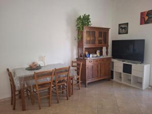Μια τηλεόραση ή/και κέντρο ψυχαγωγίας στο A due passi da