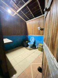 Fam Homestay的一间浴室