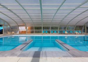 Swimmingpoolen hos eller tæt på Camping Domaine de la Brèche