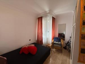 A bed or beds in a room at Duplex House on the Castle Road with a Seaview