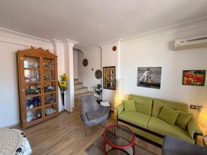 A seating area at Duplex House on the Castle Road with a Seaview