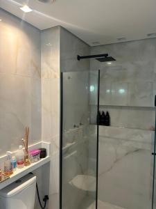 Kúpeľňa v ubytovaní Quarto Apt AirPort GRU Congonhas Cumbica Poupatempo Shopping Internacional SP A Melhor localização perto da grande São Paulo