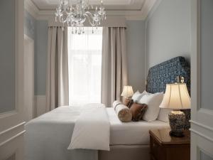Katil atau katil-katil dalam bilik di Hotel Kämp