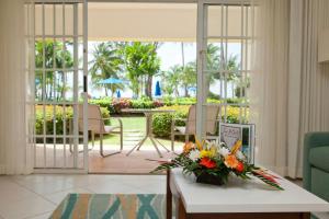 Um jardim em Turtle Beach, a Tribute Portfolio All Inclusive Hotel