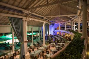 Restaurace v ubytování Turtle Beach, a Tribute Portfolio All Inclusive Hotel