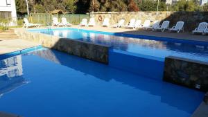 The swimming pool at or close to Excelente Departamento en Reñaca