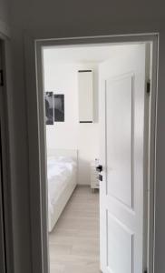 an open door to a bedroom with a bed at Cozy apartment in Baia Mare