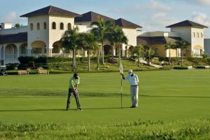 Golf v rezortu nebo okolí