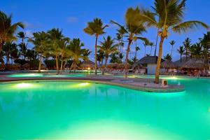Bazén v ubytování Iberostar Waves Punta Cana nebo v jeho okolí