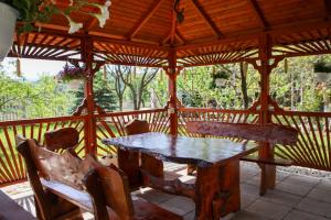 Balkón nebo terasa v ubytování Plis Bujtina - Guesthouse