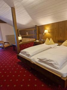 Ένα ή περισσότερα κρεβάτια σε δωμάτιο στο Hotel Am Wolfgrubenersee
