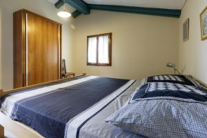 Postel nebo postele na pokoji v ubytování Crni in Crni - Haus für 6 Personen