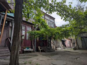 a row of older houses in an alley at Квартира в колоритном одесском дворе - Authentic Odesa Apartment in Odesa +3 photos