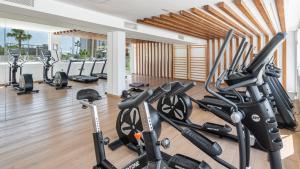 Fitness centrum a/nebo fitness zařízení v ubytování Sunset Waves 18-35 Poniente Beach Resort