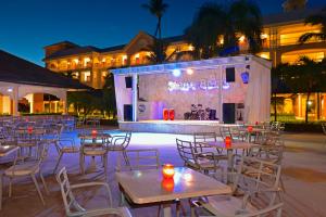 The lounge or bar area at Iberostar Punta Cana