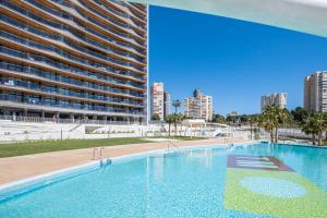 Bazén v ubytování Sunset Waves 18-35 Poniente Beach Resort nebo v jeho okolí