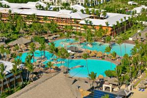 Bazén v ubytování Iberostar Waves Punta Cana nebo v jeho okolí