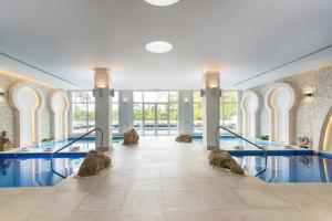 Bazén v ubytování Iberostar Waves Punta Cana nebo v jeho okolí