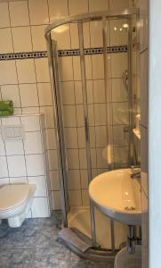 A bathroom at Gasthaus Schöberingerhof