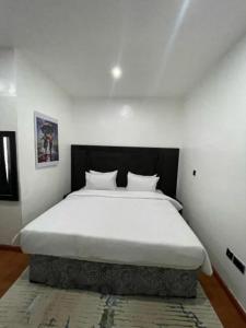 Postel nebo postele na pokoji v ubytování PEPE Suites