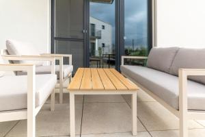 A seating area at SOLARIS APARTMÁNY Pálava