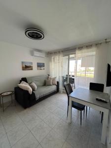 TV a/nebo společenská místnost v ubytování SOLEA Frontignan Plage