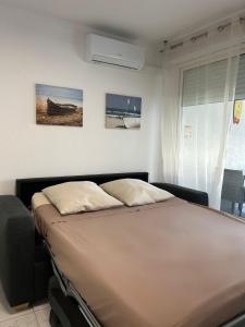 Llit o llits en una habitació de SOLEA Frontignan Plage