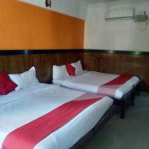 Letto o letti in una camera di Sanman Regency next to Jaganmohan Palace