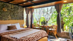 Postel nebo postele na pokoji v ubytování Natural Home Đà Lạt