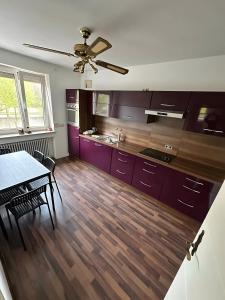 Kuchyň nebo kuchyňský kout v ubytování Monteurszimmer Augsburg