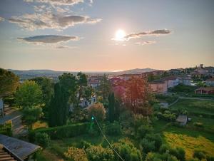a view of a city with the sun setting at Appartamento Colliwood in SantʼOmero