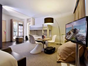 TV a/nebo společenská místnost v ubytování ibis Styles Brest Centre Port