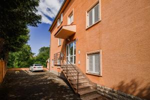 Budova, kde se apartmán nachází
