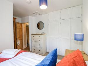 Postel nebo postele na pokoji v ubytování Corner Cottage