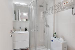 Ένα μπάνιο στο Reihenbungalow 1 +16 φωτογραφίες