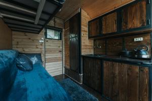 Kuchyň nebo kuchyňský kout v ubytování Owl Glamping House DIlijan