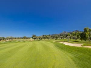 widok na pole golfowe w obiekcie Cubo's Finca Las Palmeras w mieście Alhaurín el Grande