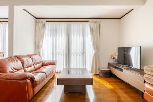 TV a/nebo společenská místnost v ubytování 広々な150平米無料駐車場一台