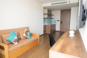 a living room with a couch and a table at Thy Hung legacy hotel in Tuy Hoa