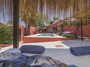 Basen w obiekcie Cubo's Finca Las Palmeras lub w pobliżu