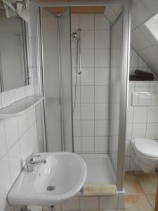 Koupelna v ubytování Romantische Ferienwohnung zwischen Schlei und Ostsee