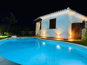 Bazén v ubytování Villa Nadia con piscina privata Budoni nebo v jeho okolí