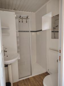 Bilik mandi di Un studio dans un cadre bucolique