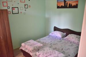 a small bedroom with a bed with pink sheets at Smestaj na Drini in Bajina Bašta