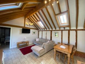 a living room with a couch and a table at Oak Apple in Plaitford