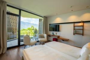 Posteľ alebo postele v izbe v ubytovaní Hotel Tenz + 37 fotografií