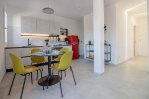 Gallery image of GuestHost - Elegant Beachfront Wi-Fi & Parking in Golfo Aranci