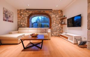 TV a/nebo společenská místnost v ubytování Villa Lu 2 Krk by Villas Guide